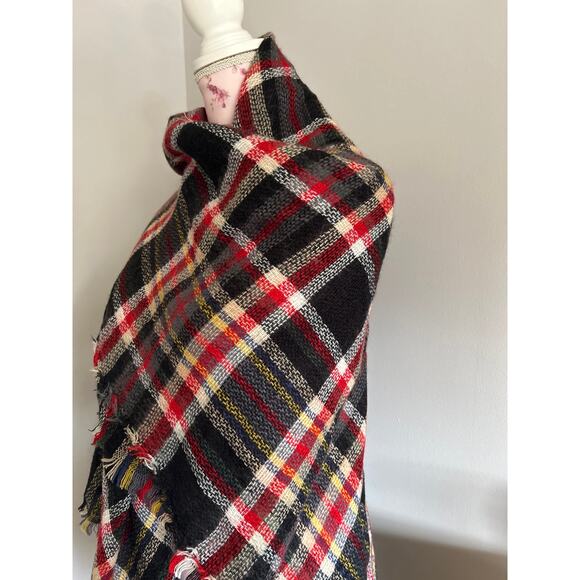 Plaid scarf wrap black red white cream large - Picture 3 of 4